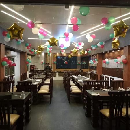 Hotel Grand Surya Kodarma Extérieur photo