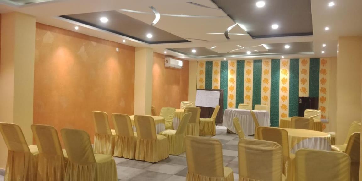 Hotel Grand Surya Kodarma Extérieur photo