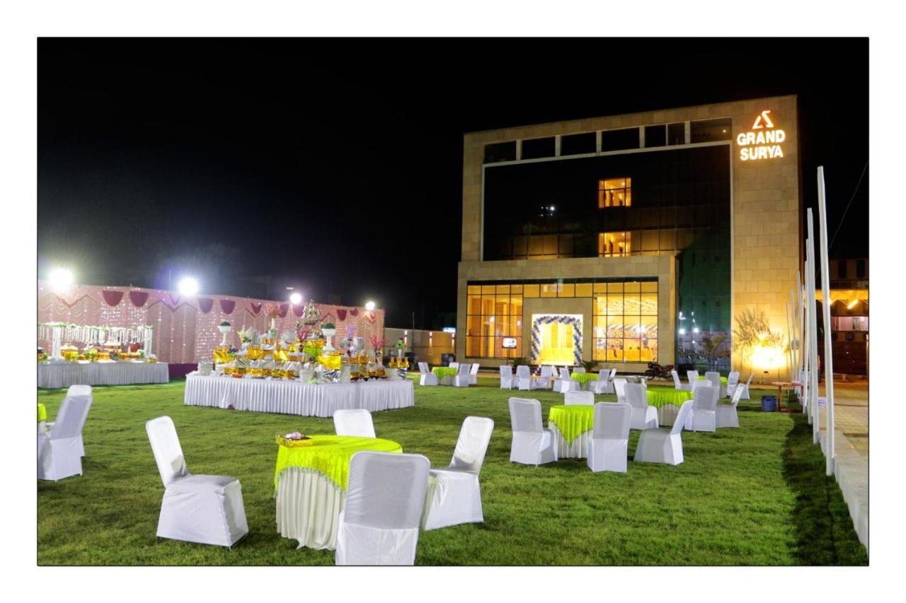 Hotel Grand Surya Kodarma Extérieur photo